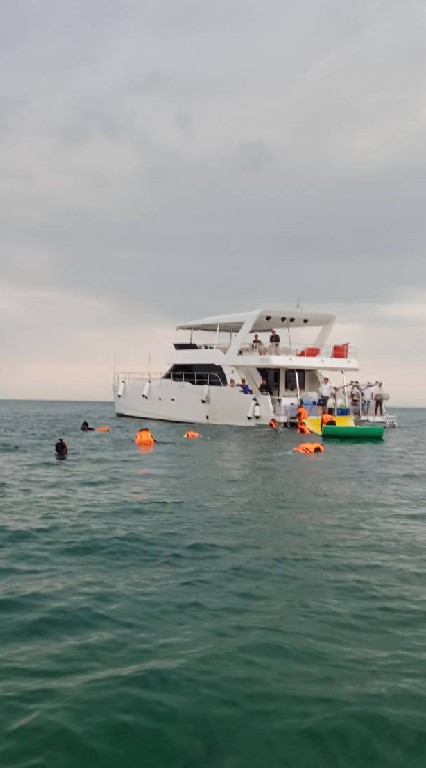 luxury yacht tour