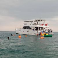 luxury yacht tour
