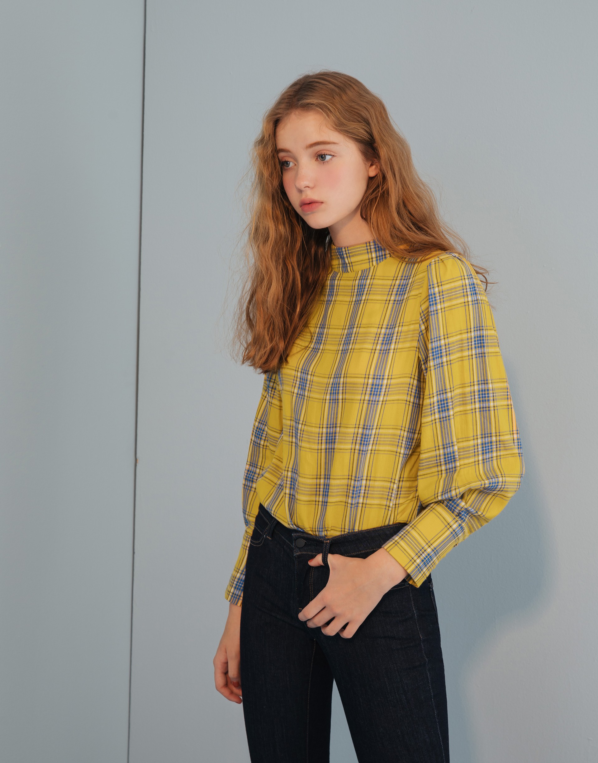 微公主袖設計/袖口做排釦設計/後中有開拉鍊方便穿脫/附一條本布帶子可綁在領口做造型