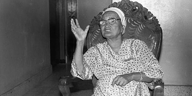 Siap Grak Sariamin Ismail Pujangga Perempuan Pertama Indonesia Pemilik Banyak Nama Samaran Yang Sebagai Google Doodle 31 Juli 2021