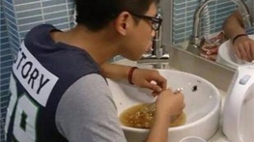 台灣學生想吃泡麵沒有碗 最後居然這樣吃...