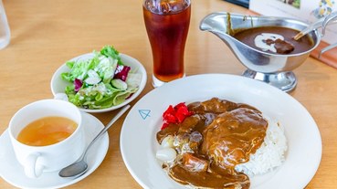 【日本東北-青森美食】cafe 4匹の猫 青森縣立美術館裡的絕品「青森牛蘋果咖哩」tabelog:3.41