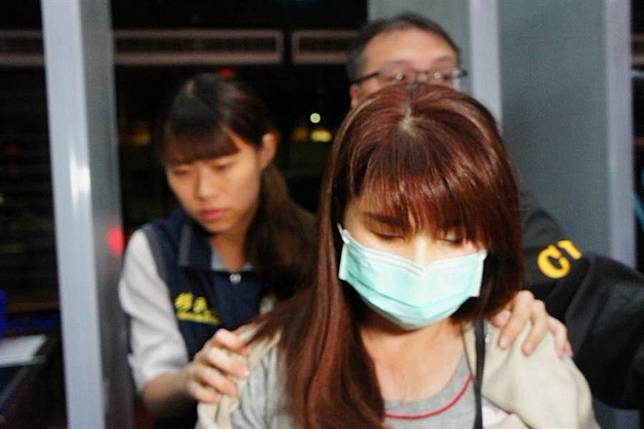 助陸人非法來台觀光 白狼媳婦移送 不發一語