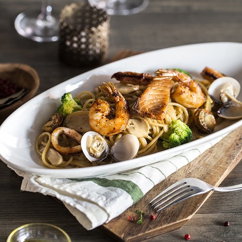 蜜鴨胸炭油沙拉/舒肥雞肉胡麻沙拉/軟殼蟹酸辣沙拉/檸檬煙燻鮭魚/培根蘋果乳酪捲/蜜桃火腿捲/紅酒醋漬蒜味小卷/西班牙油蒜風味蝦/番茄牛肚牛筋水波蛋•甜點(擇2)：伯爵烤布蕾/檸檬塔/經典布朗尼/精選甜