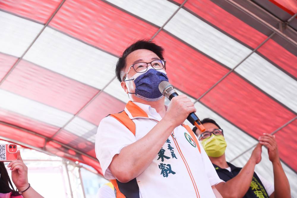 民進黨新北第四選區立委民調出爐 吳秉叡支持度過半勝出將拚4連霸 上報 LINE TODAY