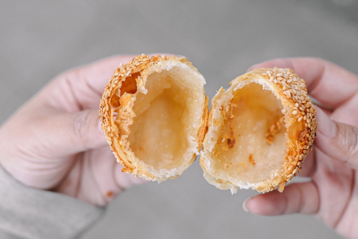 老饕激推口袋名單！雙北６家秒殺排隊燒餅：15元開吃、超厚芋頭餡、狂掃40顆