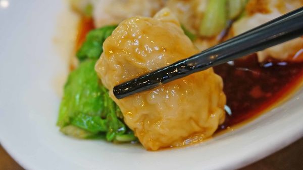 【台北美食】小胖胖扁食-中午用餐時間會大排長龍的台北東區小吃店