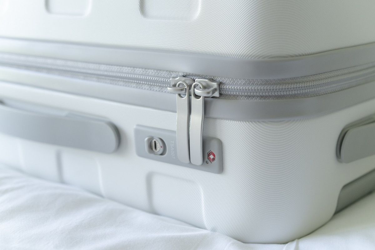 MUJI無印良品純白「四輪硬殼止滑拉桿箱」行李箱