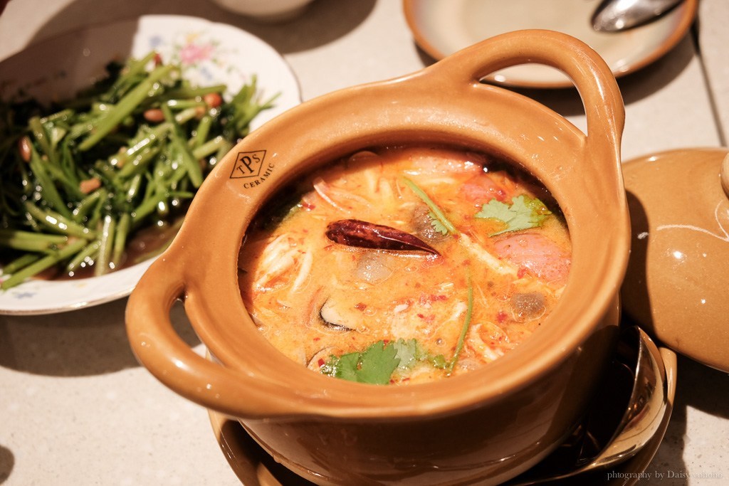 頌丹樂, 台北微風車站美食, Somtum Der, 台北米其林一星, 泰國東北料理, 平價米其林餐廳, 頌丹樂泰式料理, 台北車站美食