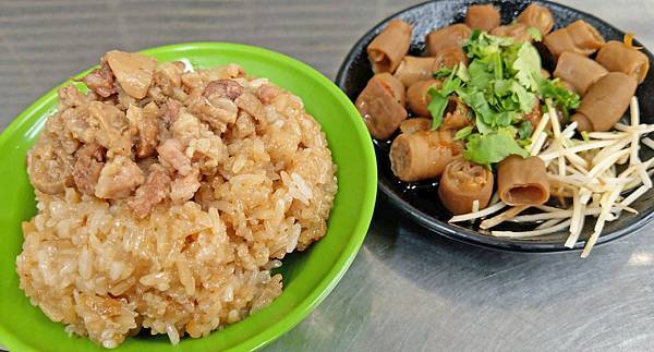 【板橋美食】許記15元油飯、2管麵線、臭豆腐-絕無僅有的銅板價格!15元油飯小吃店 【板橋美食】許記15元油飯、2管麵線、臭豆腐-絕無僅有的銅板價格!15元油飯小吃店