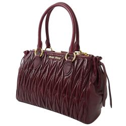 ◎★專櫃商品 附專櫃購證影本|◎★經典熱銷款推新款|◎★精緻質感抓皺小羊皮材質品牌:MIUMIU品牌定位:國際精品背法:手提包款:手提包顏色:紅色系外層材質:羊皮外層材質說明:小羊皮內層材質:布面流行