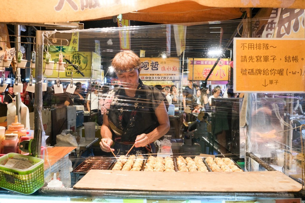 花園夜市, 台南花園夜市營業時間, 花園夜市必吃, 花園夜市滷味, 旗魚黑輪, 海鮮粥, 蚵仔煎