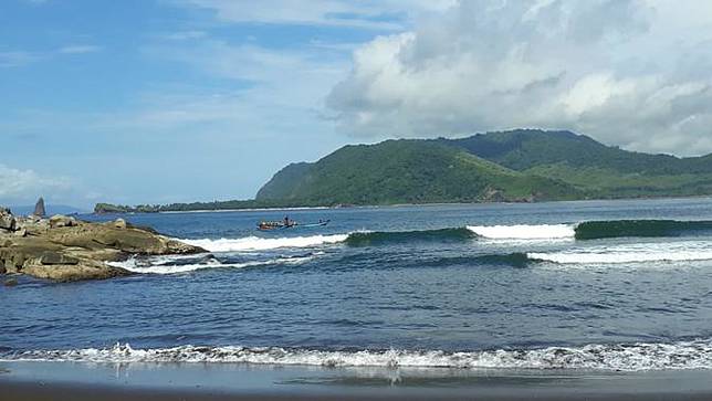 Keindahan Dan Misteri Berpadu Di Pantai Selatan Jember