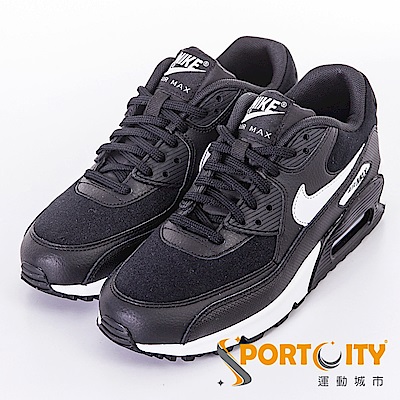 泡棉中底搭配外露式 Max Air 緩震系統。橡膠外底搭配鬆餅紋路，持久耐磨。彈性溝紋可解放拘束，自然律動。