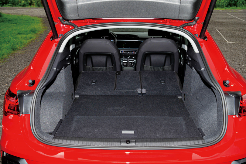 行李箱空間有530公升的容量，後座打平後容量更是升級到1,400公升。（圖／黃耀徵攝）