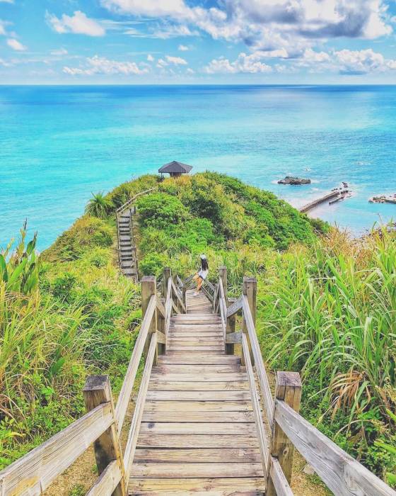 花蓮景點 大石鼻山步道 １５分鐘就能登頂 ３６０度無死角眺望海景 俯瞰 海天一線 的絕佳視野 Cako Line Today