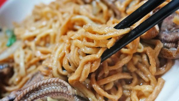 【台南美食】品味鱔魚意麵-便宜又美味的路邊攤美食