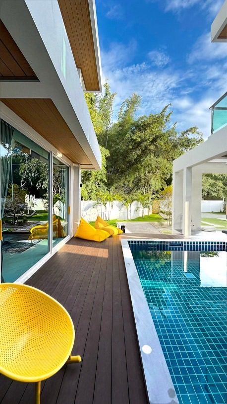 De Flourishing Hill Pool Villa