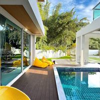 De Flourishing Hill Pool Villa