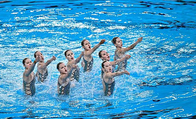 Team China performs during the final of team free of artistic swimming at the World Aquatics Championships in Doha, Qatar on Feb. 9, 2024. (Xinhua/Xia Yifang)