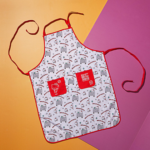 ‧純棉材質製成‧口袋設計，可放物品‧跟著Hello Kitty一起做料理，增添烹飪樂趣