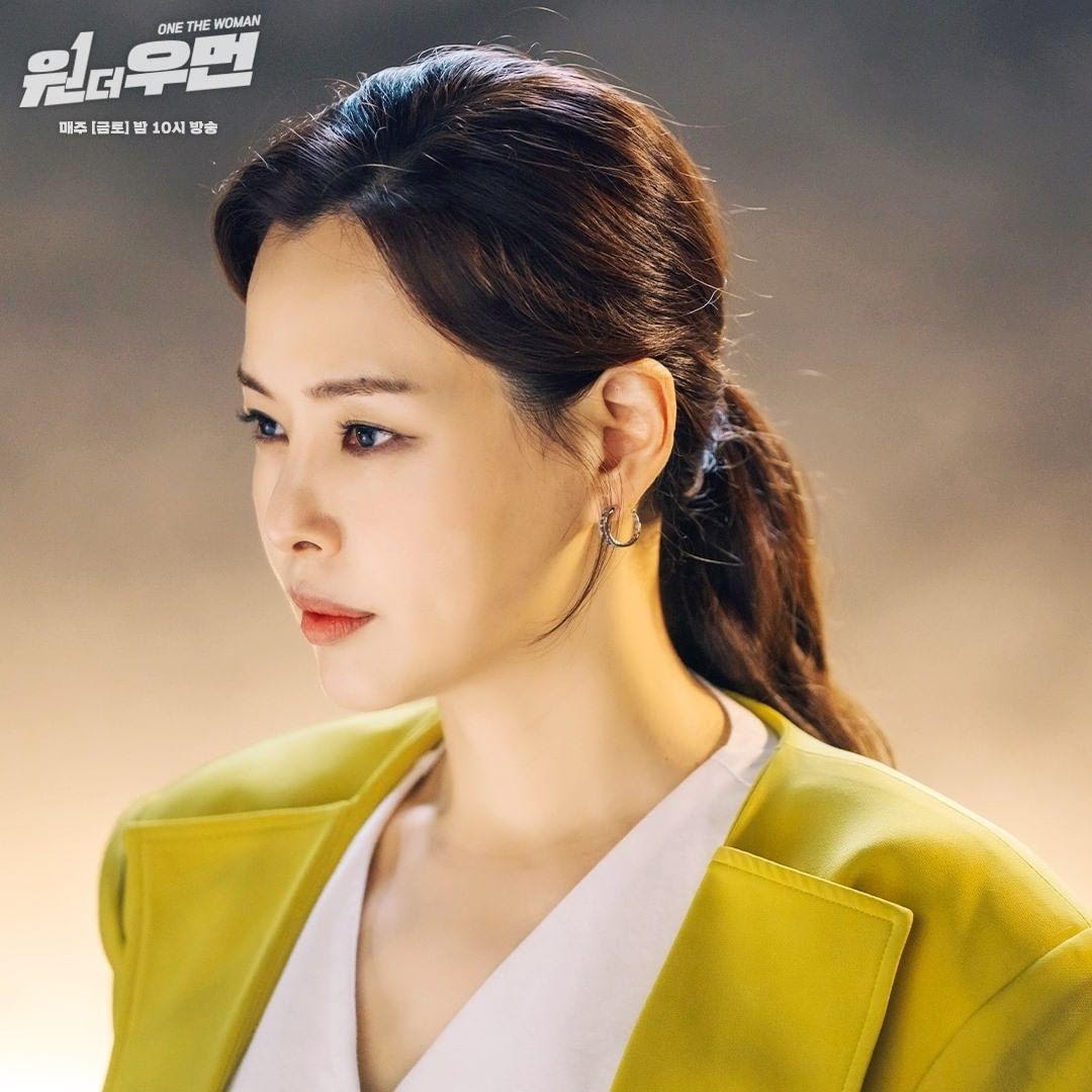 一張含有 個人, 服飾, 女性, 室外 的圖片<br /><br />自動產生的描述