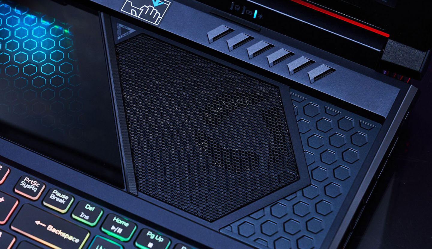 透過 HyperDrift 強化進氣效果，也能提升 Predator Helios 700 的整體效能。