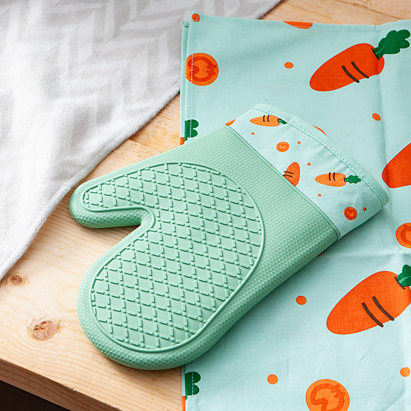 ‧表面矽膠材質，清洗便利 ‧耐用隔熱不燙手 ‧可愛圖案，增添樂趣