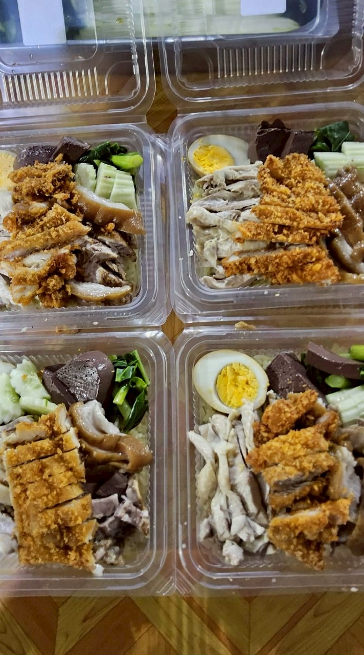 ข้าวมันไก่เจ๊อั๋นและอุ๊บสมูทตี้