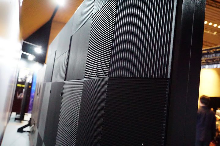 Z9G 外型採用「Blade Architecture」設計概念，可幫助散熱並降低震動。