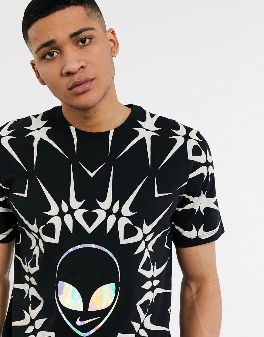 T-shirt by Nike Go out, stand out All-over Nike Swoosh design Crew neck Holographic alien detail Sho