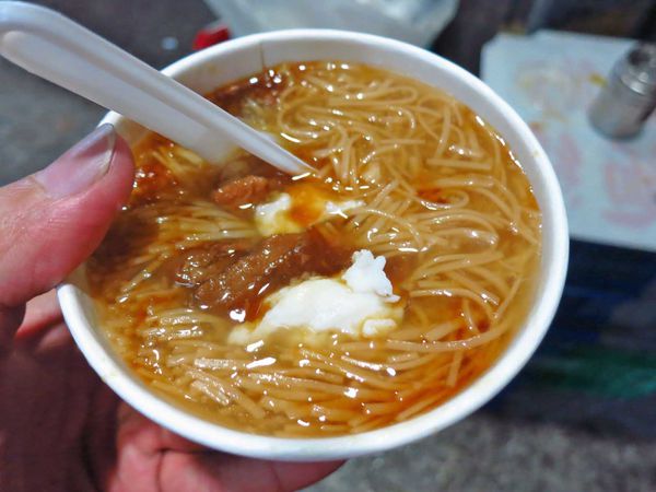 【台北美食】士林廟口阿輝麵線-25元就能吃到大腸麵線