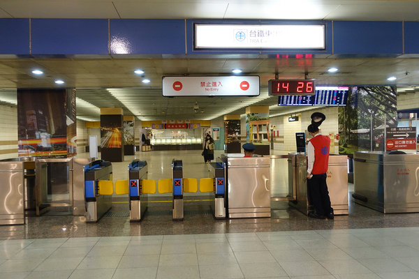 三重到板橋捷運,三重到板橋車站怎麼搭比較快,三重到板橋耶誕城,三重搭捷運到高鐵站