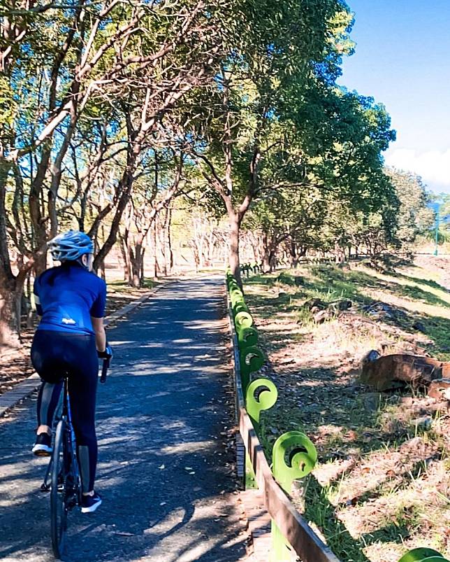 ▲環湖自行車道（圖片來源：IG @tw.iris）