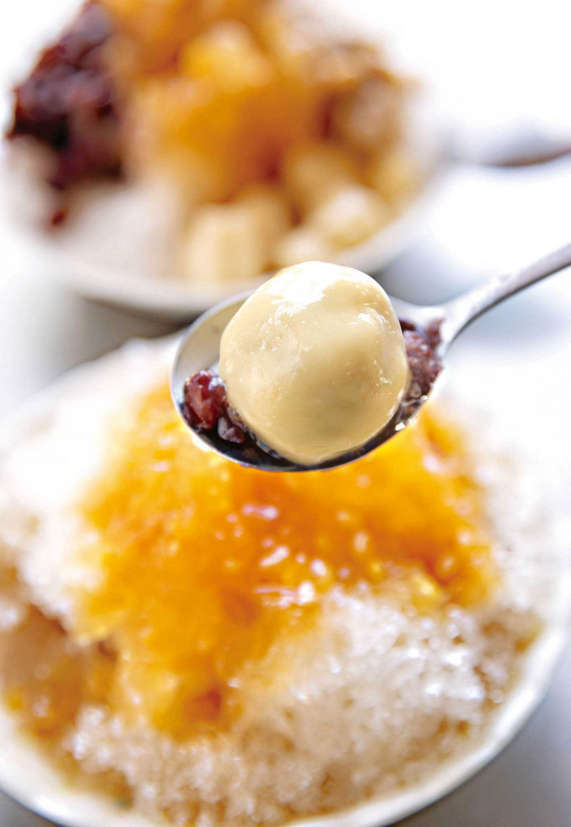 花生湯圓、綠豆蒜和芋頭，是燒冷冰的招牌配料。（50元／碗）（圖／宋岱融攝）