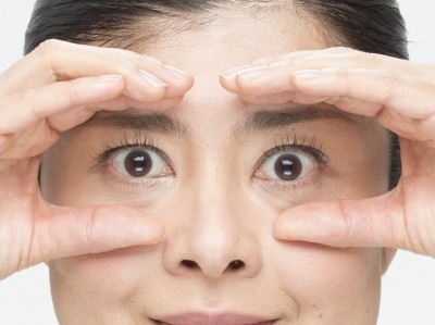 目を大きく見開くと逆に怖い 写真写り が美人になる表情の作り方