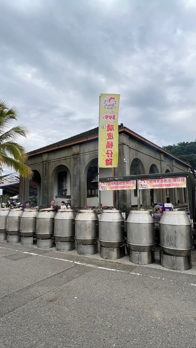 學甲區：夯飄香脆皮桶仔雞