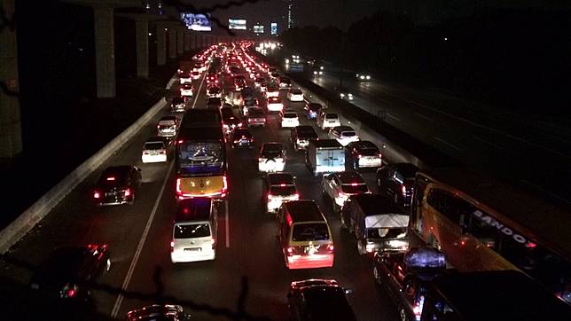 Puncak Arus Mudik di Tol Cikampek