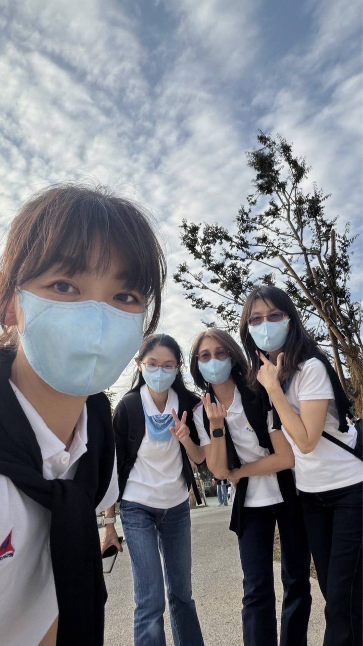 敲然同行