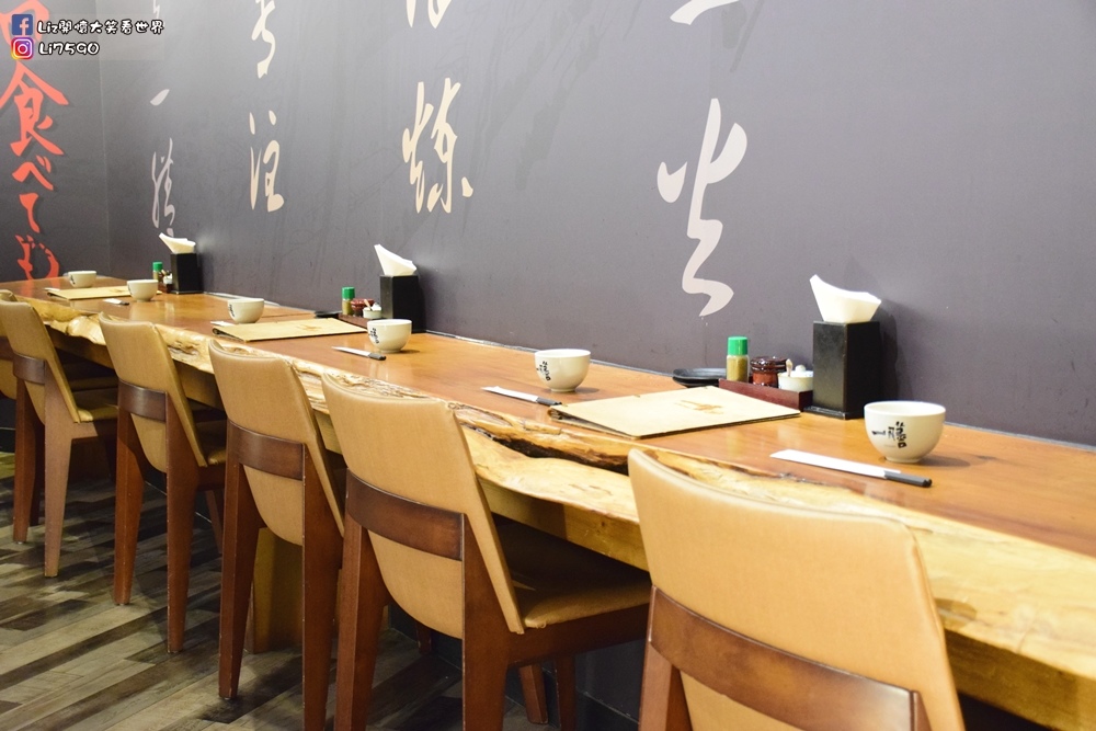 【台中文心秀泰美食】一膳DSC_0464Liz開懷大笑看世界.JPG