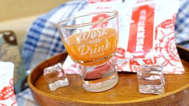 喝出美力｜42歲侯佩岑凍顏就是吃這個：Aicom燕窩胜肽賦活飲，酸甜不膩口的科技燕窩酸，單喝或氣泡特調炎夏來一杯很不錯耶！