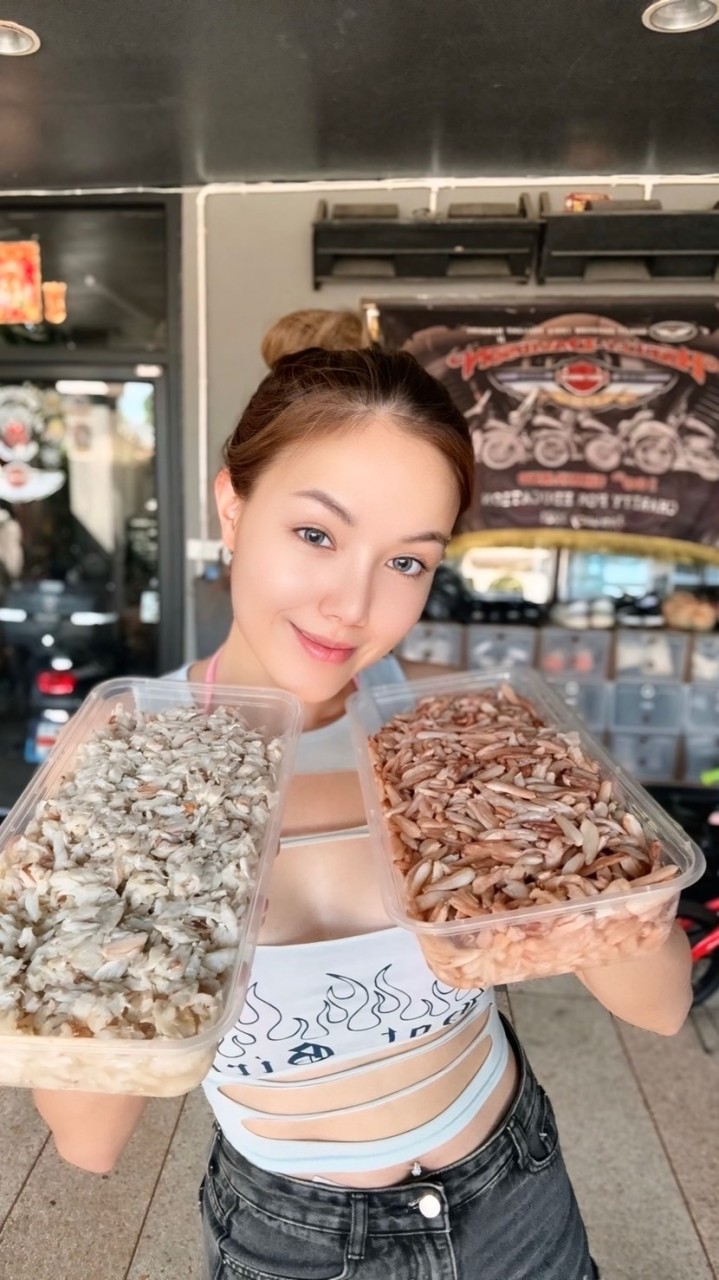 ขายเนื้อปูม้าแกะ ปูเป็น อวนลอย ต้มแกะ  Meerak Market