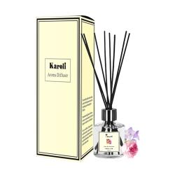 ◎歐洲時尚風 提升居家美|◎|◎品牌:Karoli卡蘿萊類別:擴香香調:牡丹＆粉紅麂皮規格/容量:Karoli滿室幽香藤枝擴香組200ml（牡丹＆粉紅麂皮）包裝:一般包裝貨源:公司貨保存期限:5年製造日期請參閱包裝盒成分:主要成分：香精、溶劑
