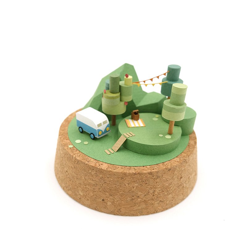 ❒ 由PAPIR LAB的粒魚手工製作的紙地景。