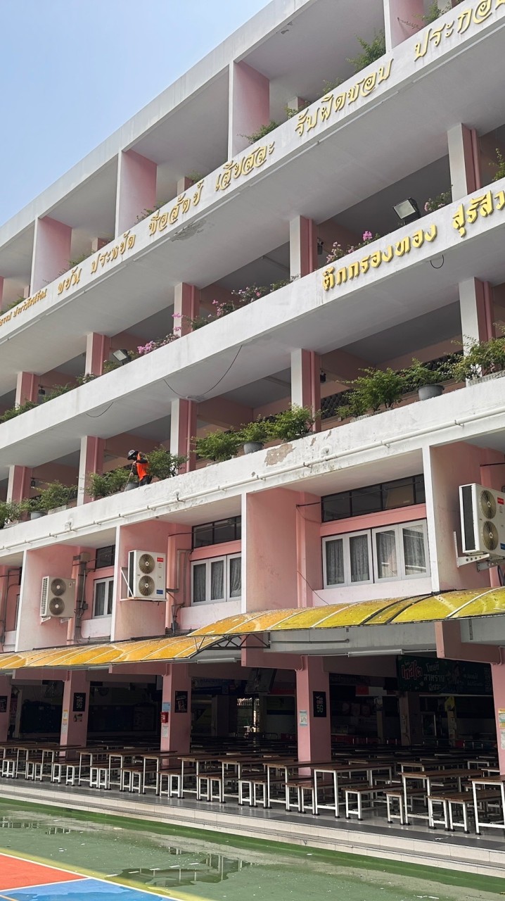โรงเรียนสตรีศรีสุริโยทัย