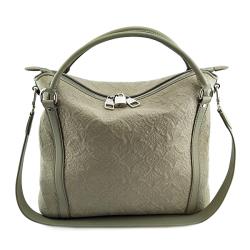 ◎九成新展示品-半價出清|◎|◎品牌:LouisVuitton/LV品牌定位:國際精品背法:斜背/側背包款:斜背包/側背包顏色:灰色系外層材質:牛皮產地:法國開口方式:拉鍊式適用性別:女生尺寸-長X寬