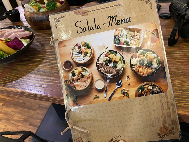 美食推薦！宜蘭輕食餐廳【莎菈菈】用智能活氧機清洗蔬果的沙拉定食（木盆沙拉）美味好吃又健康！ @秤瓶樂遊遊