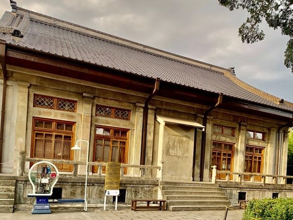 『台灣輕旅拍，外拍推薦』輕鬆自在走遍台中市七期國家歌劇院、堁夏咖啡 Café Crotchet、蔦屋書店 台中市政店、草悟廣場、道和六藝文化館刑務所演武場捕捉網美一日景點，透過鏡頭紀錄每一刻回憶-Snaping 攝影服務直擊分享