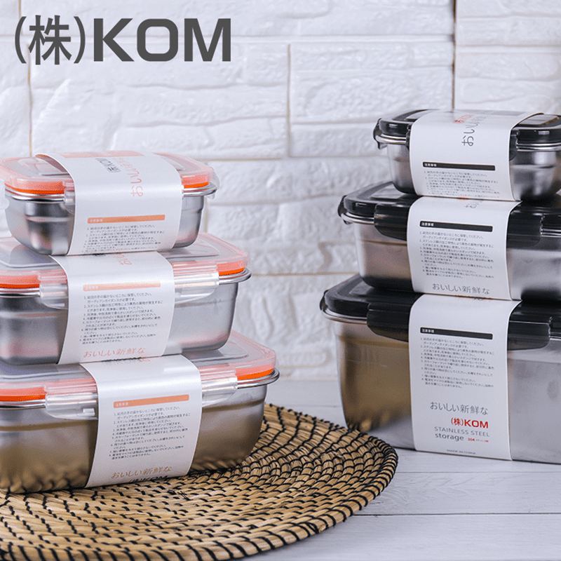大中小三種盒子一次滿足所有需求!KOM日式304不鏽鋼保鮮盒，健康無毒材質使用更安心，蓋子密合保鮮能力佳，可堆疊設計讓輕鬆將冰箱裡的食材分類收納更加整齊美觀~輕巧的體積無論是出門野餐或是平常帶便當水果