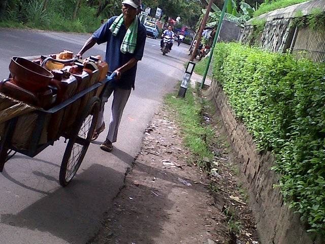 10 Profesi Dagang Keliling yang Udah Punah, Sadar Gak Lo?